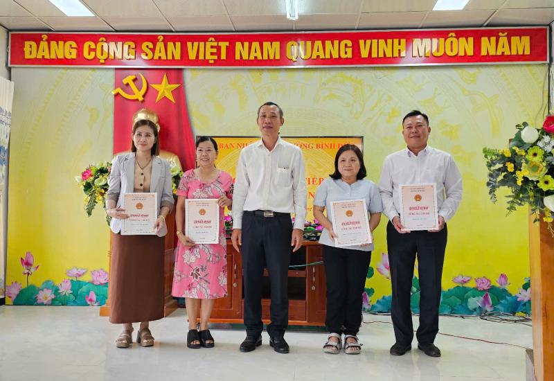 TRAO QUYET DINH