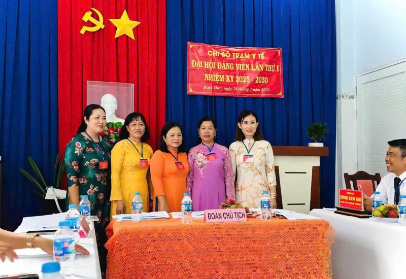 Đại hội chi bộ Trạm y tế phường Bình Đức thành công tốt đẹp