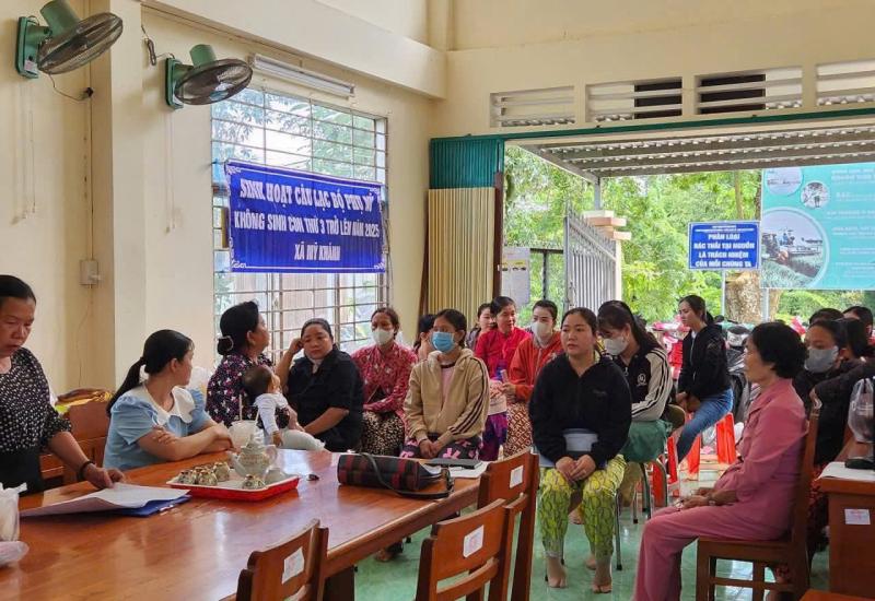 Trạm y tế Mỹ Khánh tuyên truyền lợi ích của việc sinh đủ 2 con